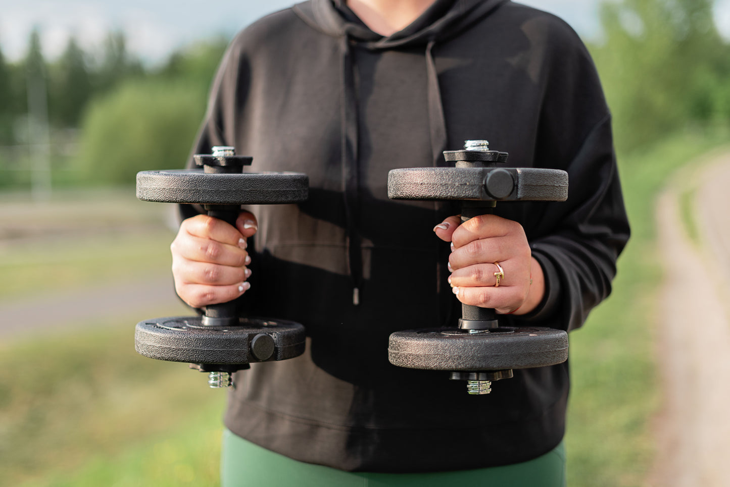 Adjustable Dumbbell Pair – Space-Saving 2–24 kg Set
