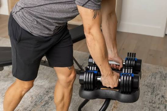 Adjustable Dumbbell Pair – Space-Saving 2–24 kg Set